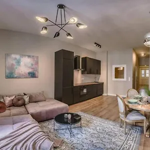 True Gem Downtown Next To Synagogue And Gozsdu Garden Area Appartamento Budapest